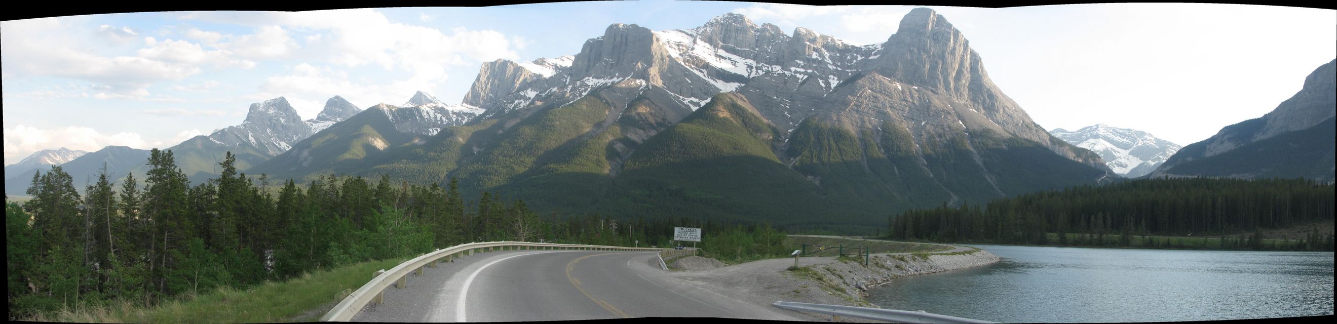 The view south on Spray Lakes road, west of Canmore.