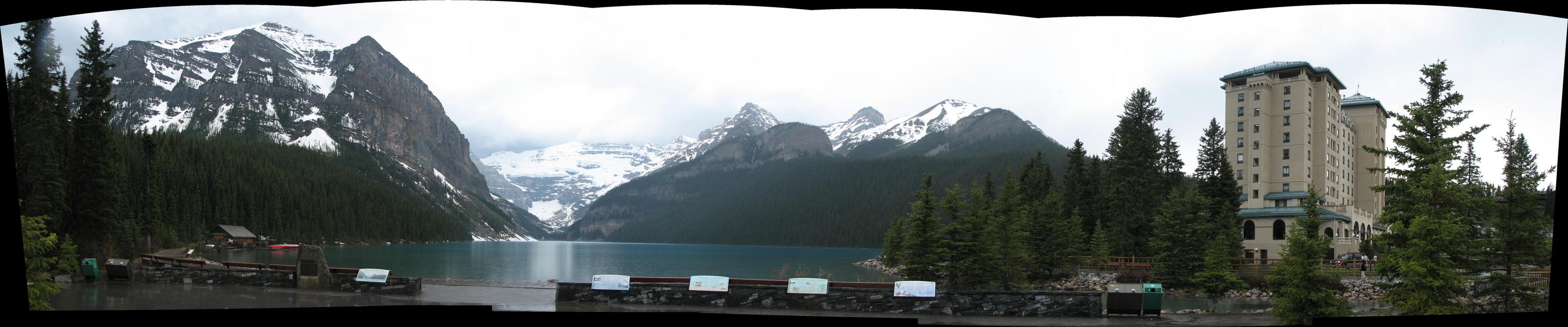 Beautiful Lake Louise without tourists! This was because there had been a lot of rain just before, so I had the entire place to myself!