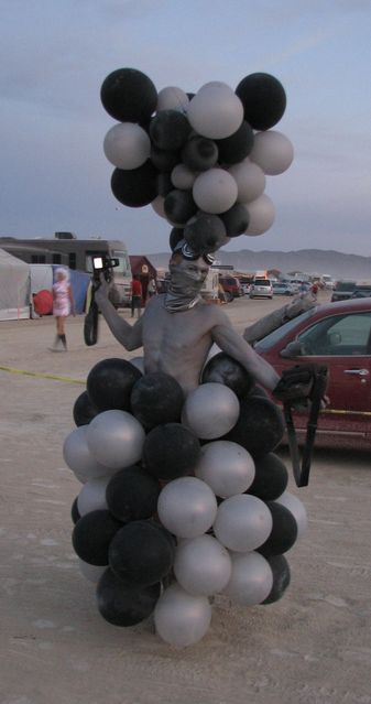 img_9563.jpg: Balloon man